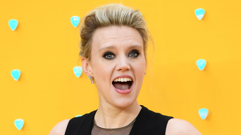 Kate McKinnon yellow background