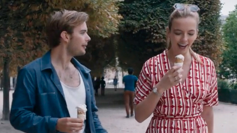 Villanelle and Sebastian eating ice cream