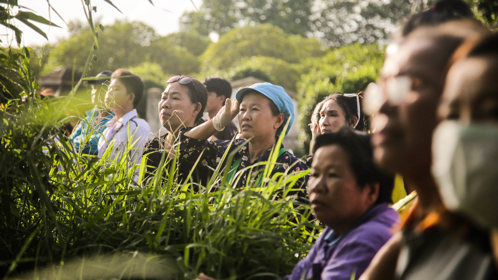 Mae Sai townspeople watching rescue of Thai boys in cave