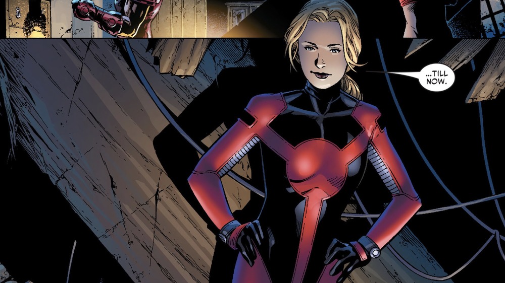 Cassie Lang as Stature standing