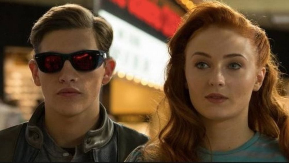 Tye Sheridan and Sophie Turner as Cyclops and Jean Grey