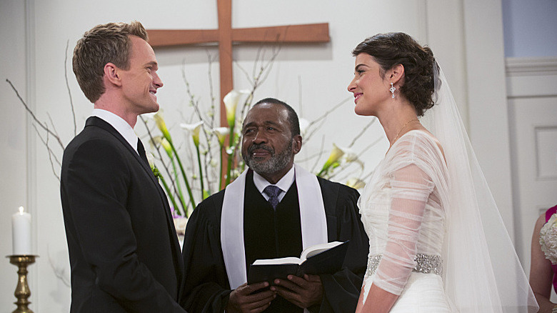 Robin and Barney smiling at wedding