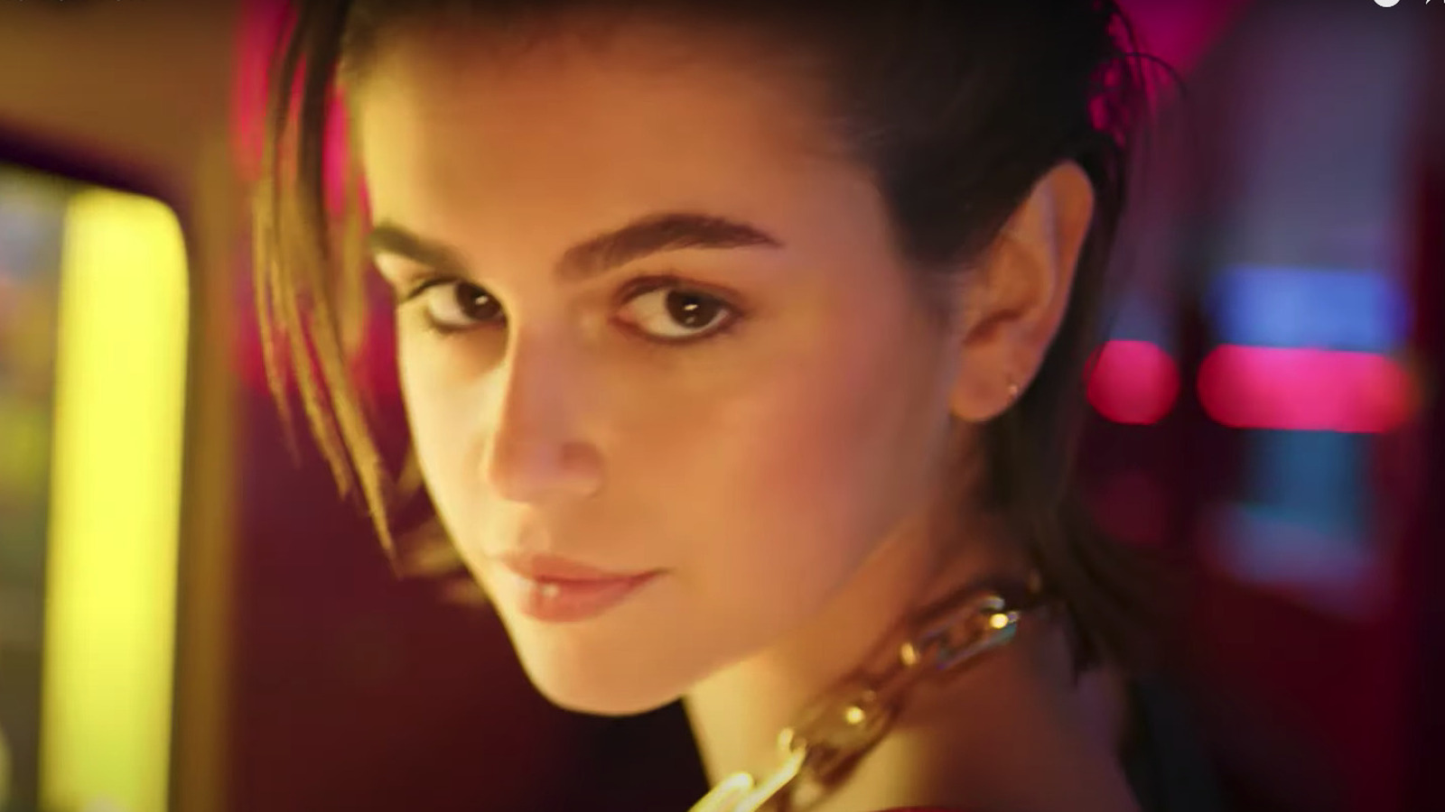 Kaia Gerber and the Louis Vuitton Twist - DAILY COMMERCIALS