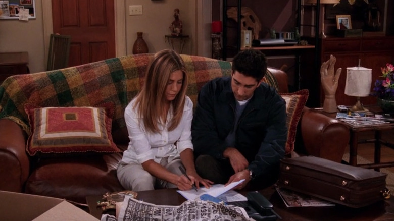 Ross and Rachel signing divorce papers