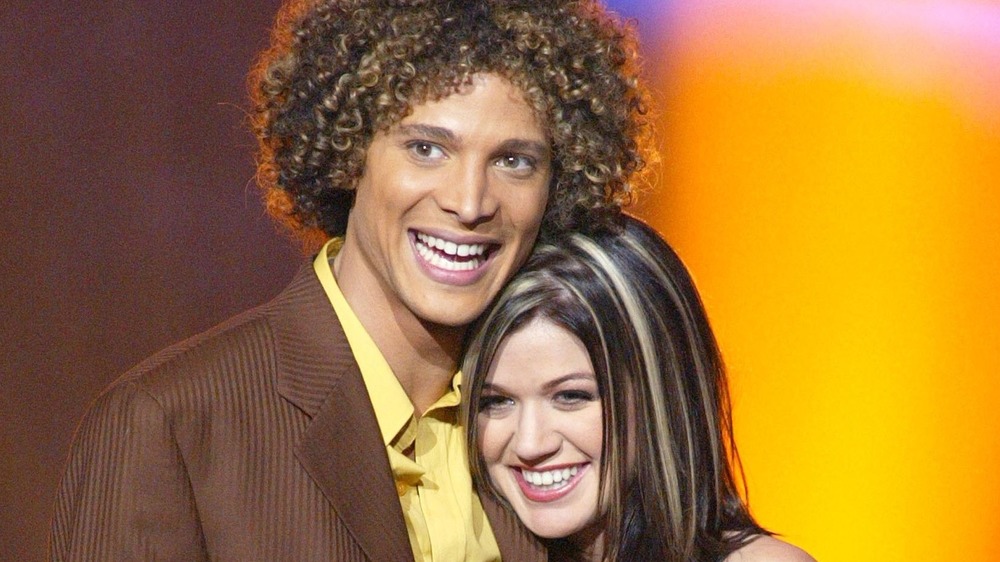 Justin Guarini and Kelly Clarkson on American Idol