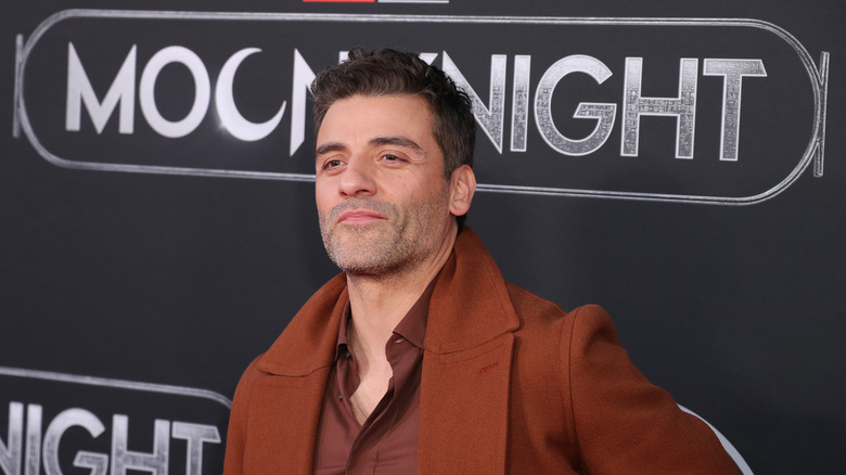 Oscar Isaac posing for pictures