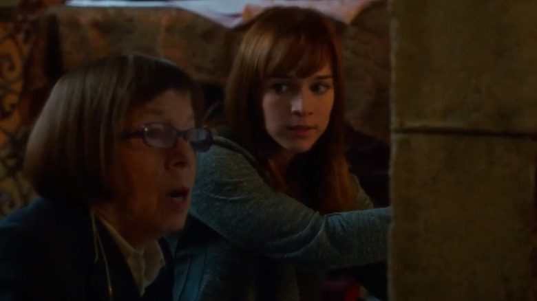 Nell and Hetty talking