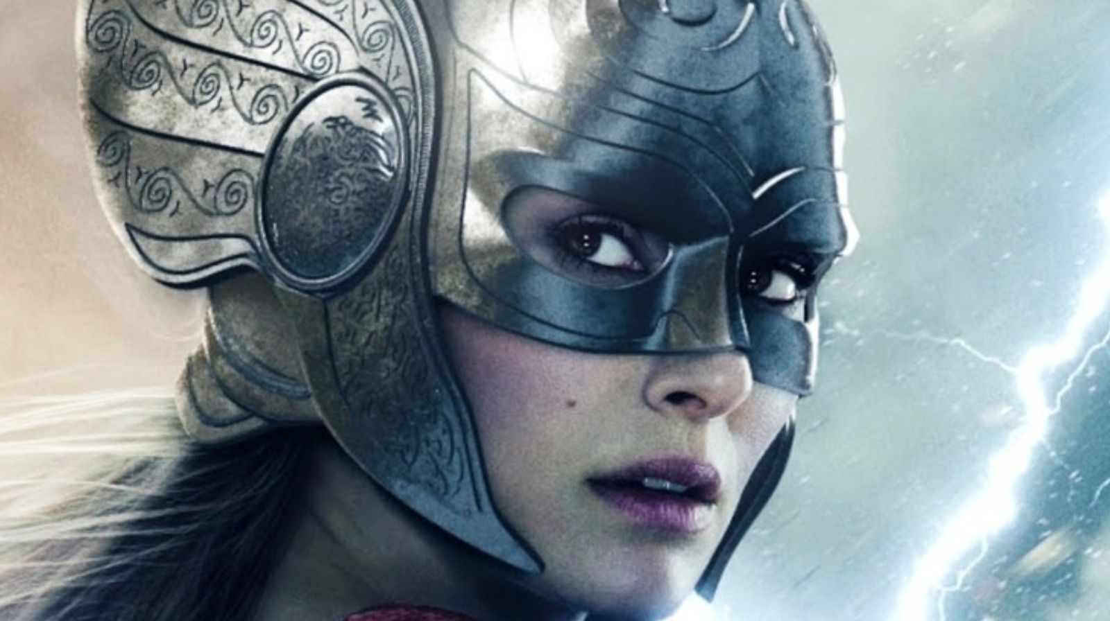 Natalie Portman's Criticized CGI Helmet Explained by Thor: Love