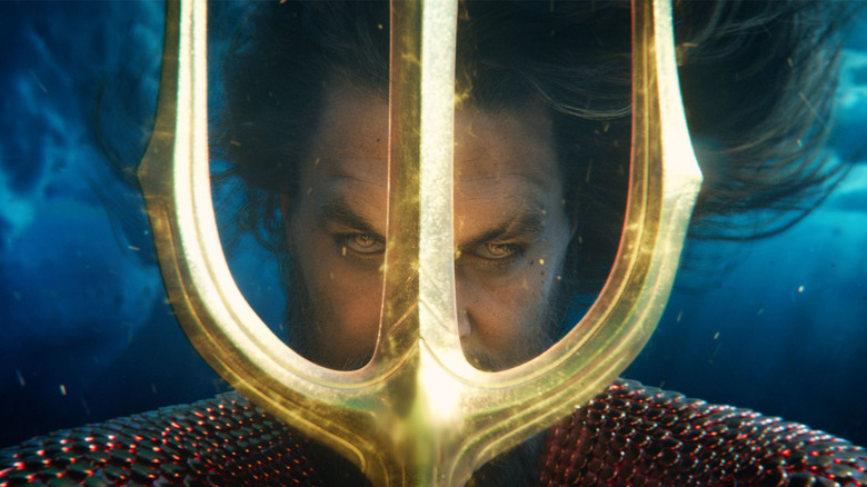 Aquaman looking behind his trident