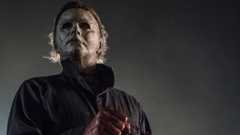 Michael Myers grasps chain