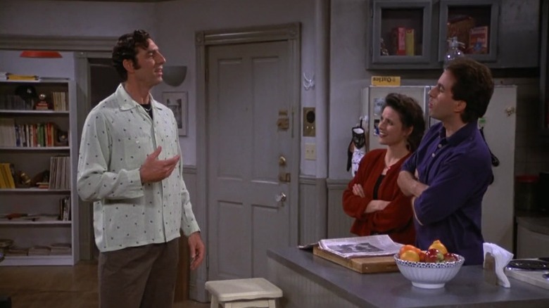 Kramer talks to Elaine and Jerry