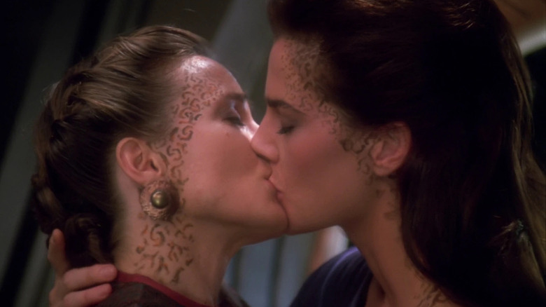 Lenara and Dax kiss