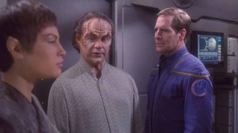 Phlox explains the problem to T'Pol