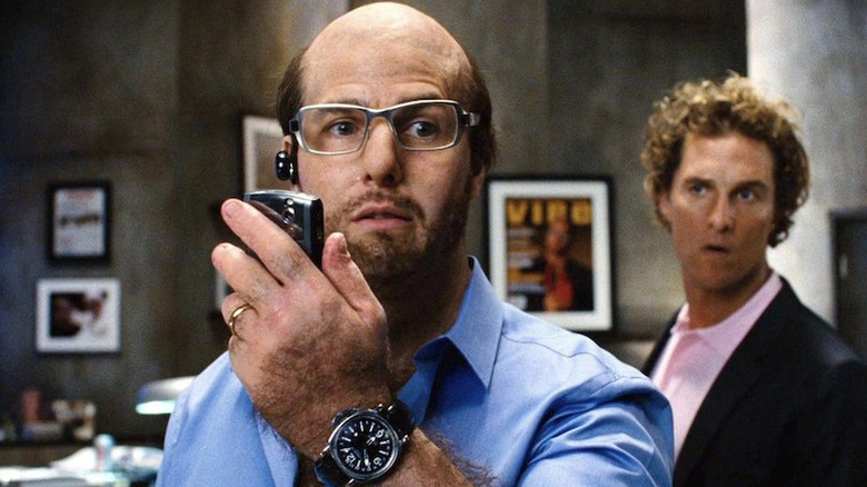 Les Grossman on the phone in Tropic Thunder