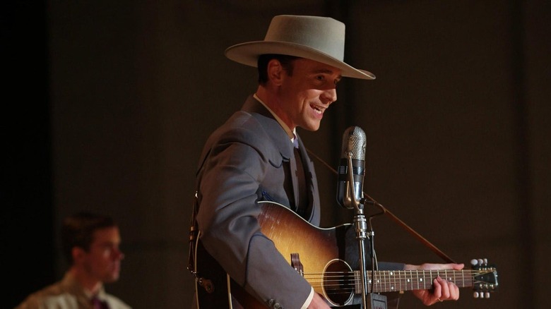 Hank Williams (Tom Hiddleston) singing