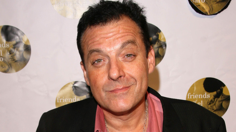 Tom Sizemore smirking at a premiere 