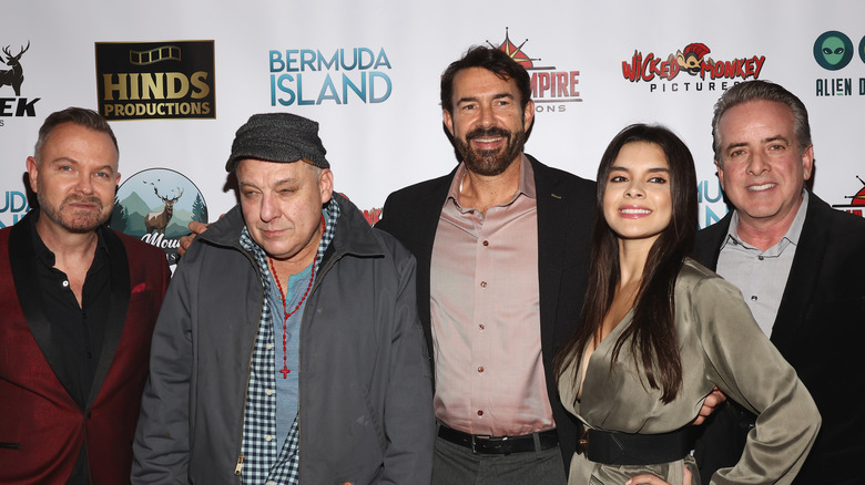 Tom Sizemore with other actors at a premiere 