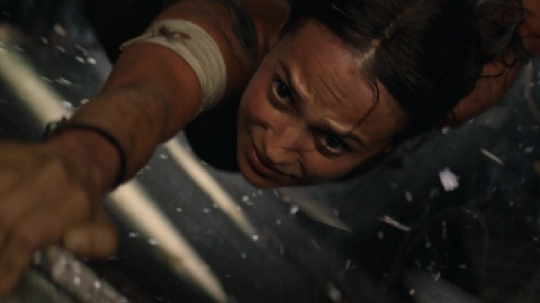 Lara Croft hangs from a ledge