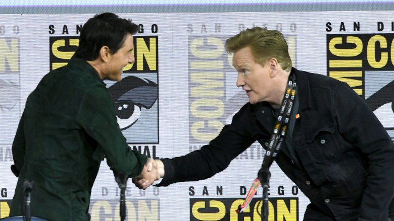 Tom Cruise shakes Conan's hand