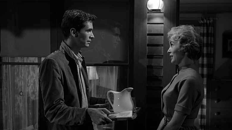 Marion Crane talks to Norman Bates