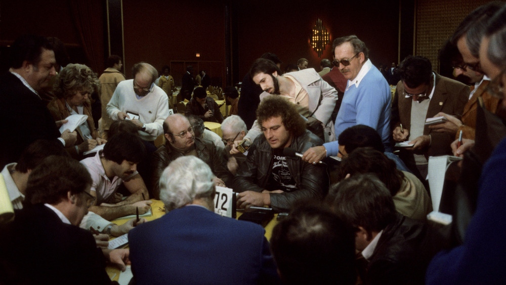 Reporters surrounding John Matuszak