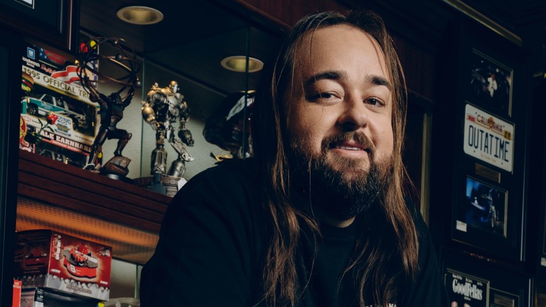 Chumlee leaning on shop counter