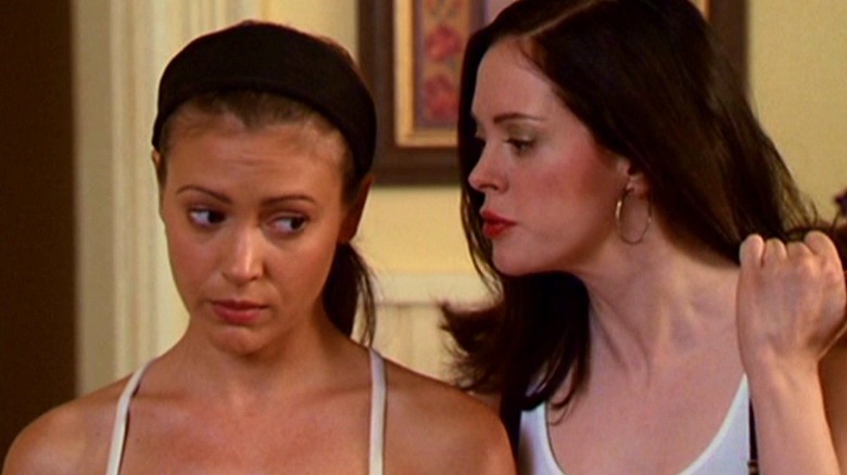 Paige and Phoebe talking in "Charmed"