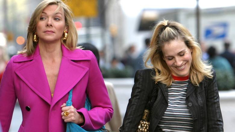 Carrie laughs with Samantha on the street in "Sex and the City"