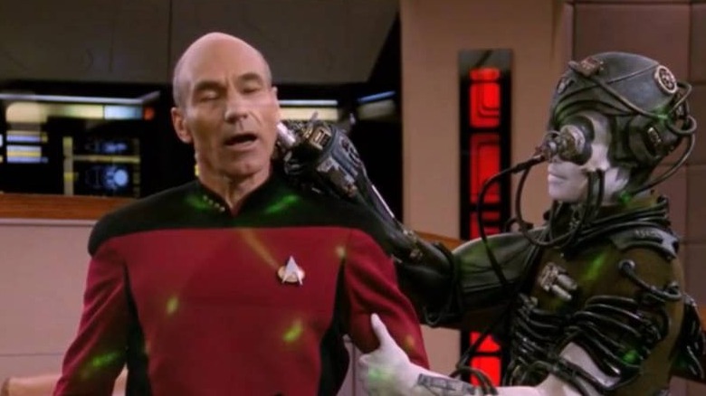 Picard kidnapped by the Borg