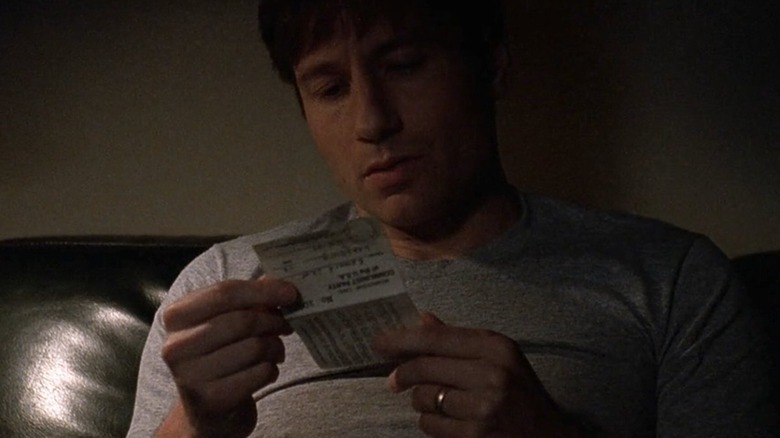 Mulder wearing wedding ring