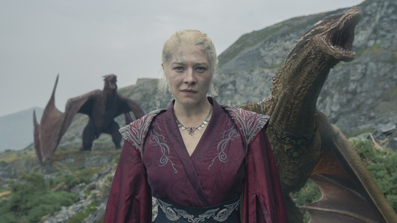 Rhaenyra Targaryen in front of two dragons