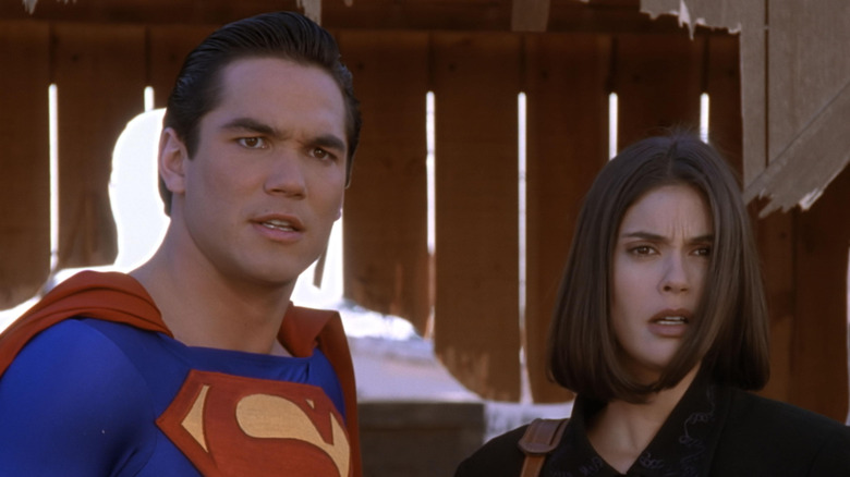 Clark and Lois looking surprised on "Lois and Clark" (1993-1997)