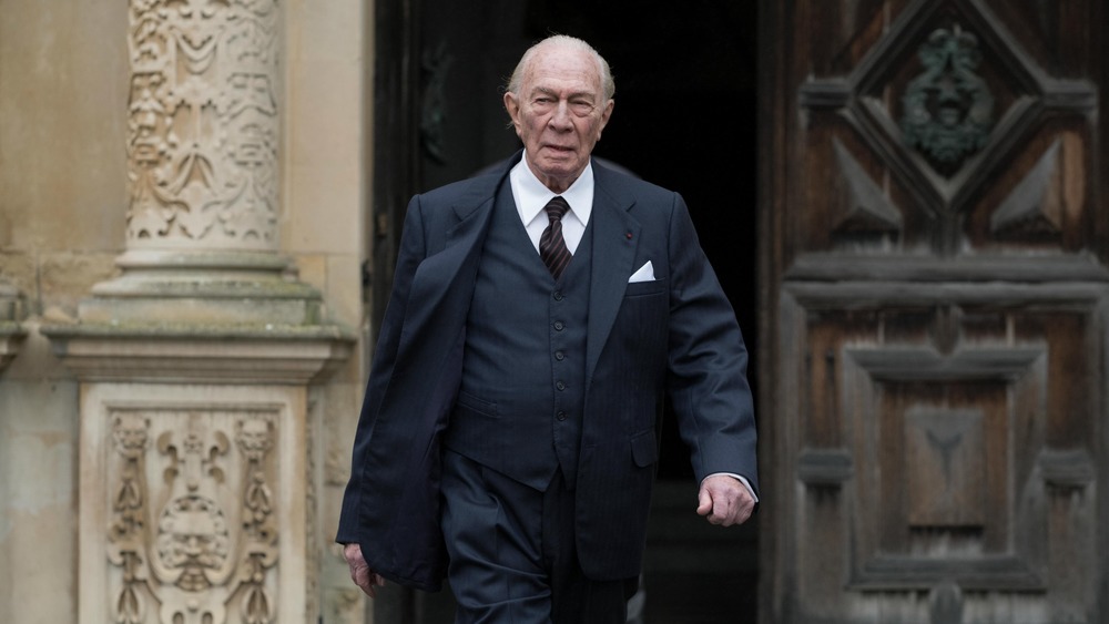 Christopher Plummer walking in three-piece suit in All the Money in the World