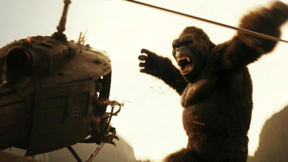 Kong fighting a helicopter