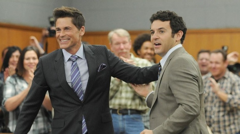 Rob Lowe and Fred Savage in The Grinder