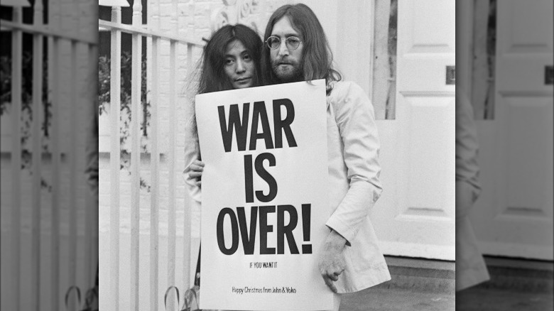 John Lennon and Yoko Ono protesting