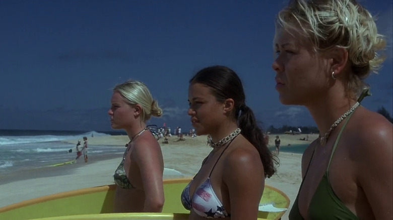 Kate Bosworth, Michelle Rodriguez, Sanoe Lake standing on the beach