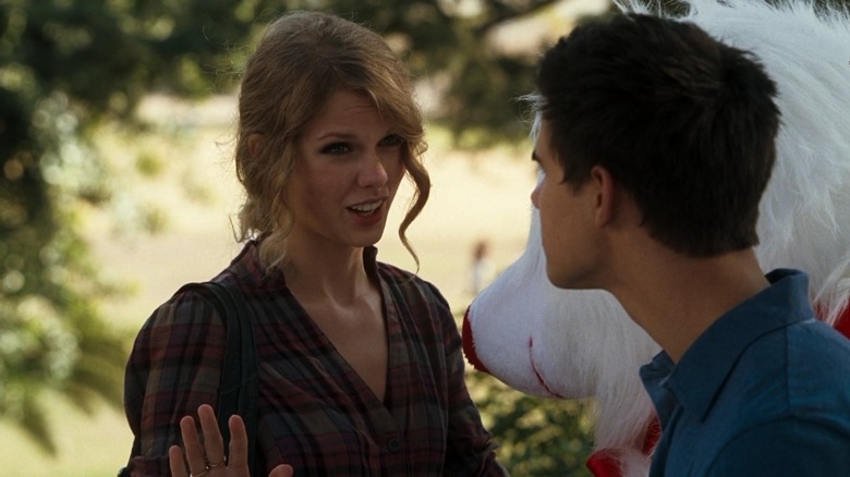 Taylor Swift and Taylor Lautner speak in Valentine's Day