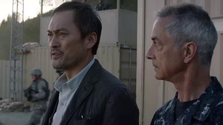 Ken Watanabe talking to David Strathairn