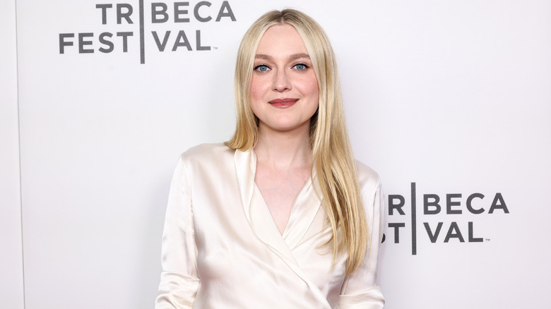 Dakota Fanning smiling