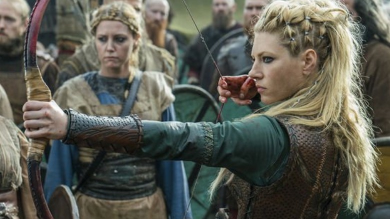 Lagertha aiming bow