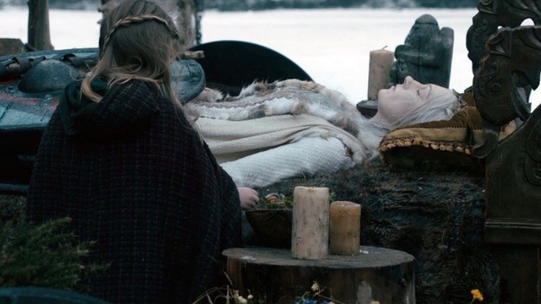 Lagertha's body lying in boat