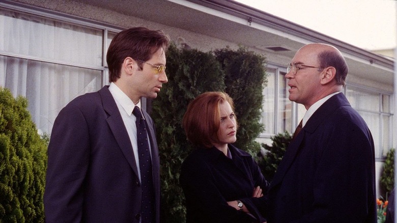 Mulder and Scully arguing with Skinner