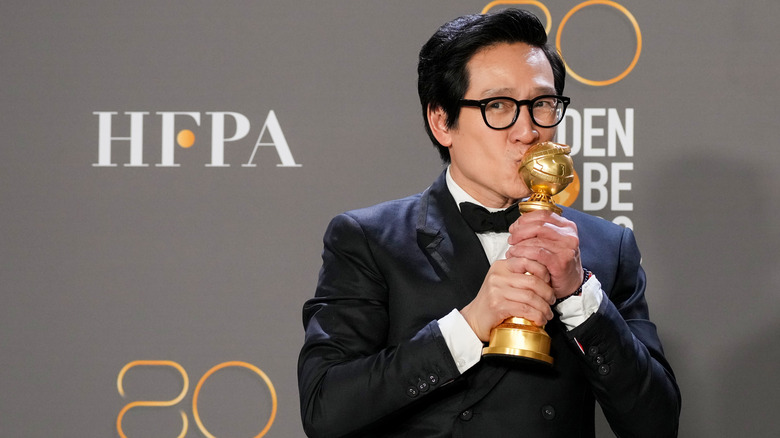 Ke Huy Quan kissing Golden Globe