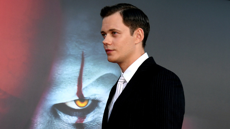 Skarsgård next to Pennywise