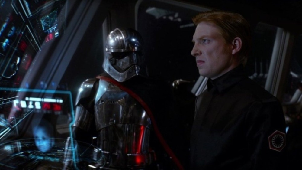 Captain Phasma looking at Hux