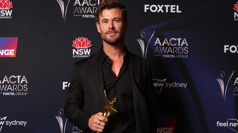 Chris Hemsworth holding award