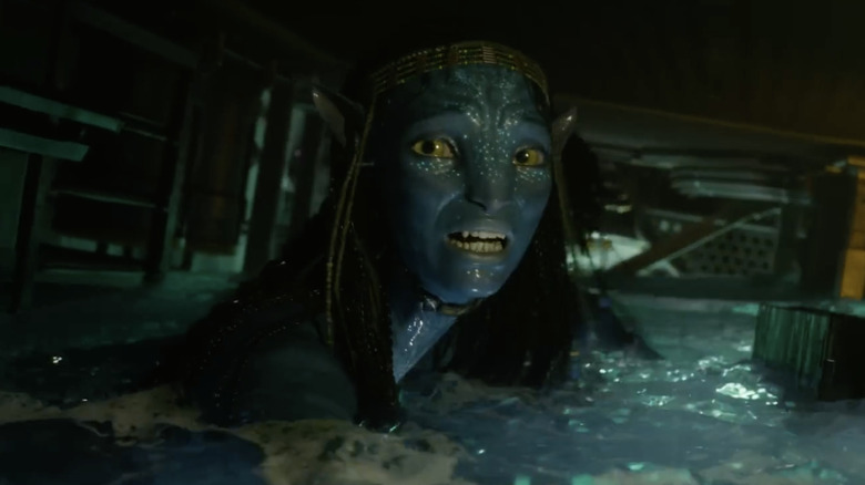 Neytiri wearing a headband