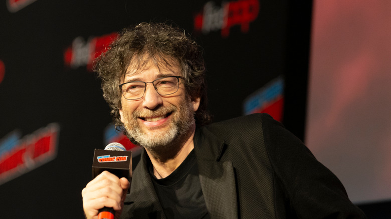 Neil Gaiman talking into a microphone