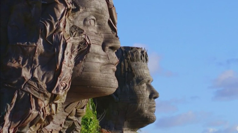 The Sandra and Rob statues on Survivor: Island of the Idols